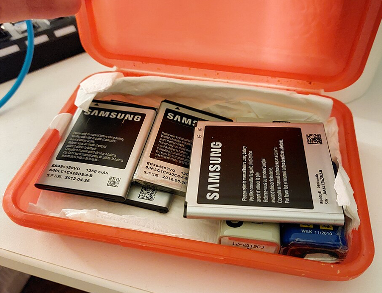 phone pouch battery